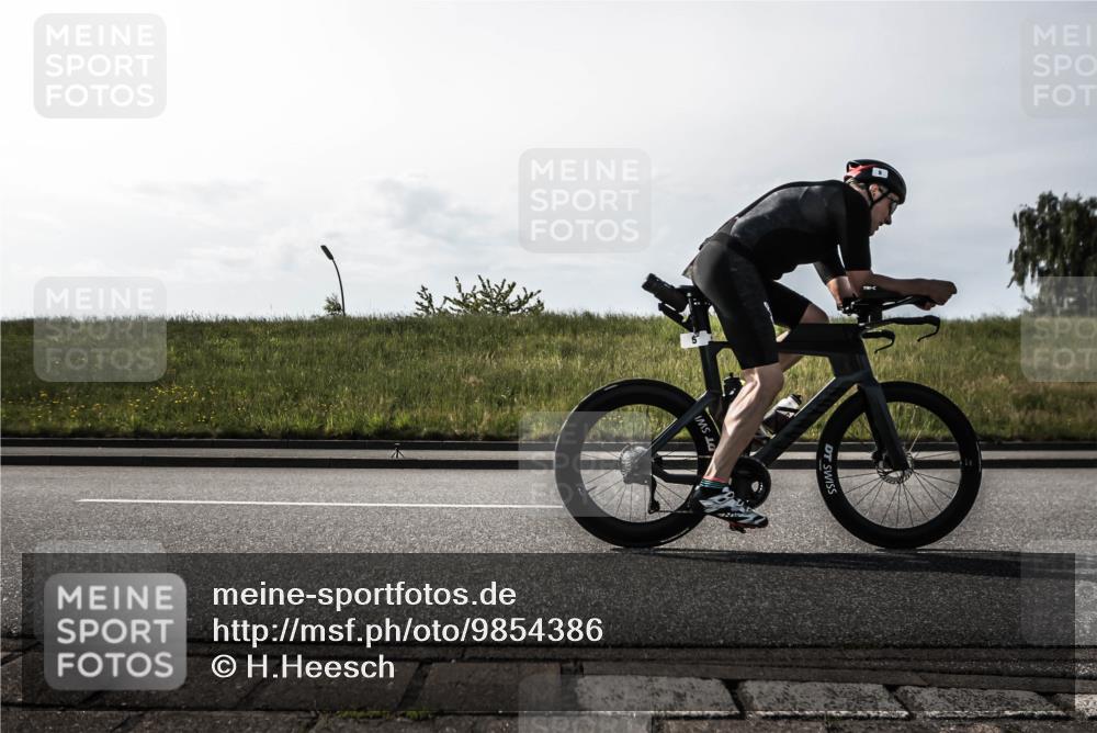 21.06.2026 - 29. Vierlanden-Triathlon H.Heesch http://msf.ph/oto/9854386 21.06.2026 09:01:43 Radfahren 5, 100, 161 meine-sportfotos.de