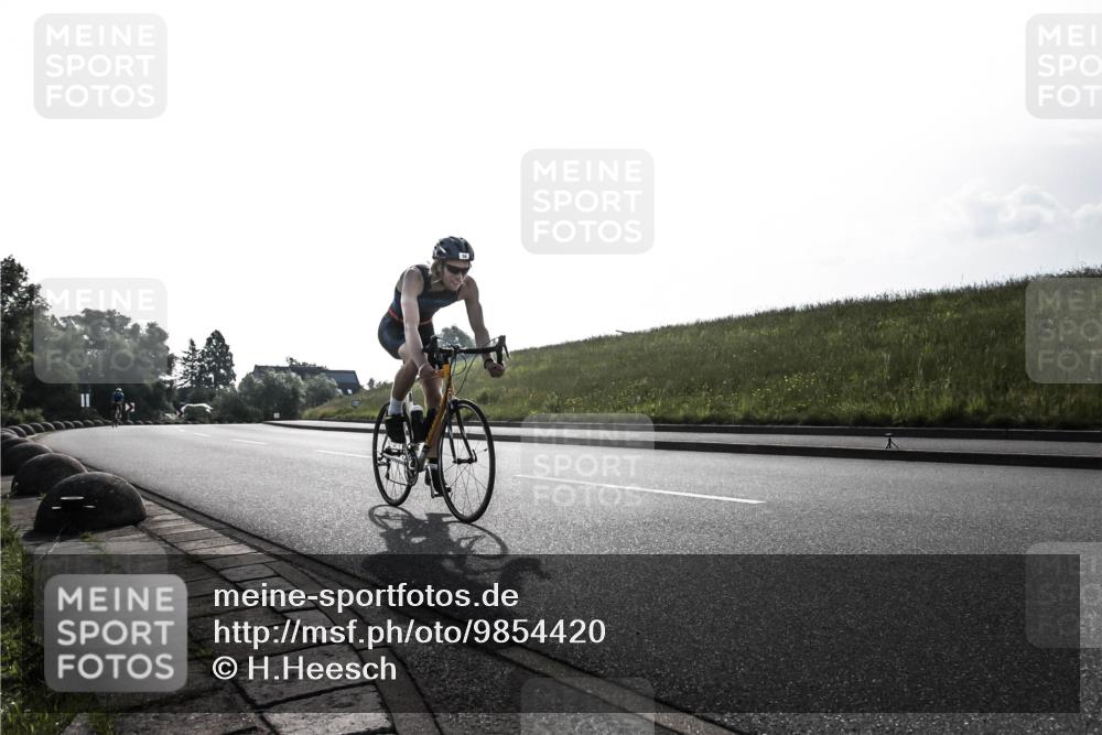 21.06.2026 - 29. Vierlanden-Triathlon H.Heesch http://msf.ph/oto/9854420 21.06.2026 08:52:26 Radfahren 56, 108 meine-sportfotos.de