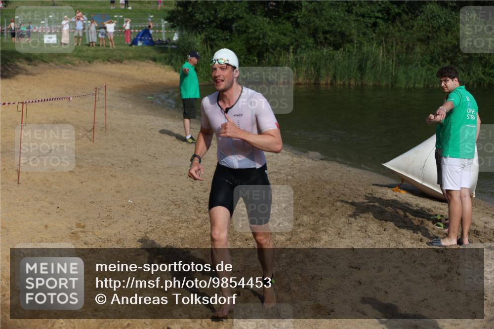 21.06.2026 - 29. Vierlanden-Triathlon Andreas Tolksdorf http://msf.ph/oto/9854453 21.06.2026 08:48:22 Schwimmen 75, 80, 83, 119, 186 meine-sportfotos.de