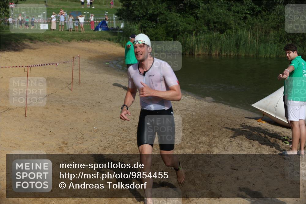 21.06.2026 - 29. Vierlanden-Triathlon Andreas Tolksdorf http://msf.ph/oto/9854455 21.06.2026 08:48:22 Schwimmen 75, 80, 83, 119, 186 meine-sportfotos.de