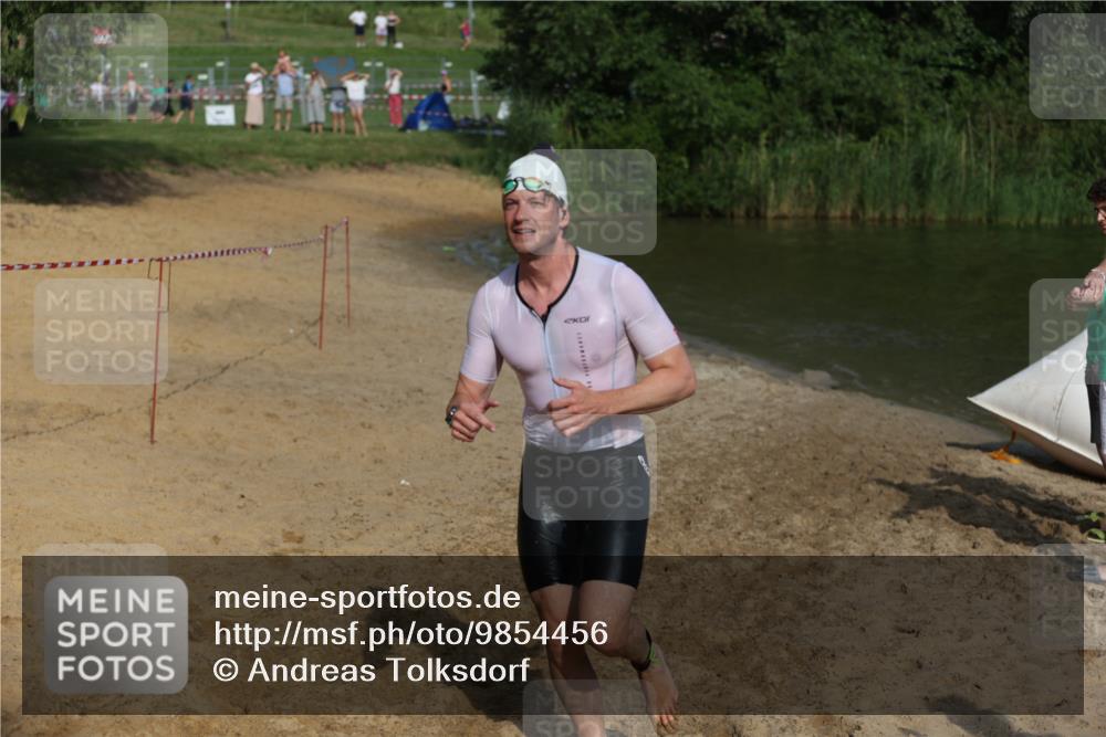 21.06.2026 - 29. Vierlanden-Triathlon Andreas Tolksdorf http://msf.ph/oto/9854456 21.06.2026 08:48:22 Schwimmen 75, 80, 83, 119, 186 meine-sportfotos.de