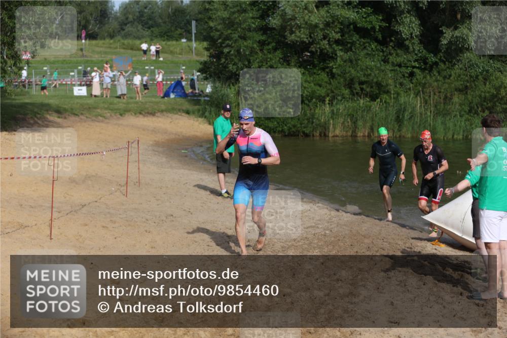 21.06.2026 - 29. Vierlanden-Triathlon Andreas Tolksdorf http://msf.ph/oto/9854460 21.06.2026 08:48:26 Schwimmen 75, 80, 119, 186, 198 meine-sportfotos.de