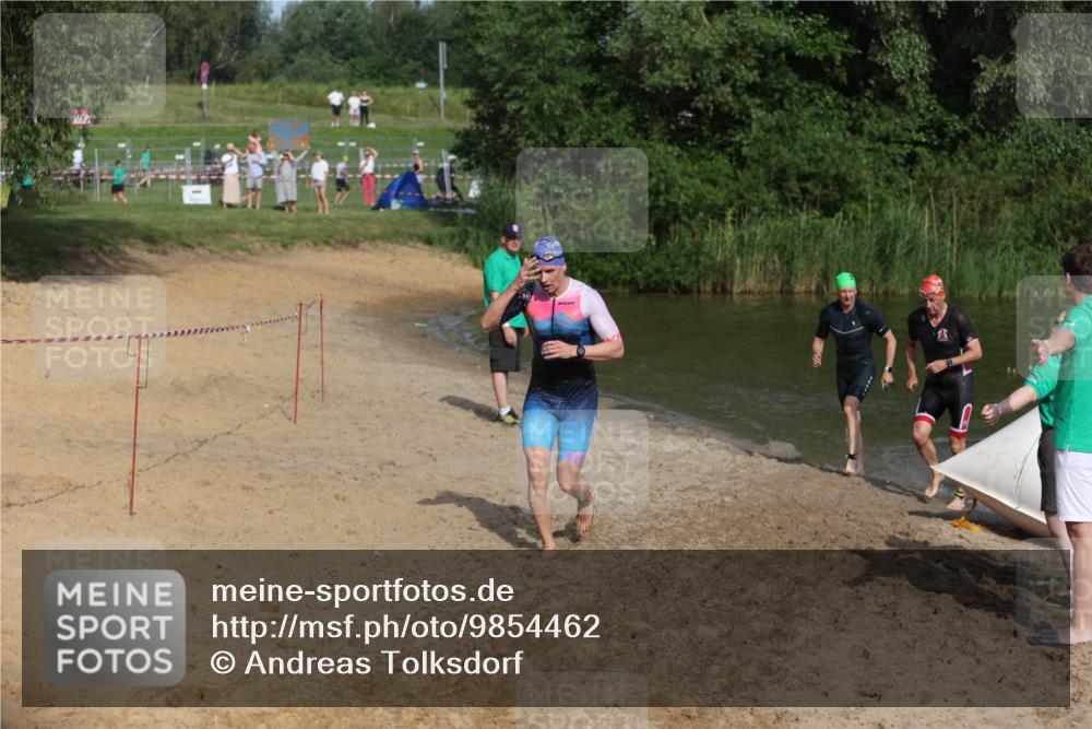 21.06.2026 - 29. Vierlanden-Triathlon Andreas Tolksdorf http://msf.ph/oto/9854462 21.06.2026 08:48:26 Schwimmen 75, 80, 119, 186, 198 meine-sportfotos.de