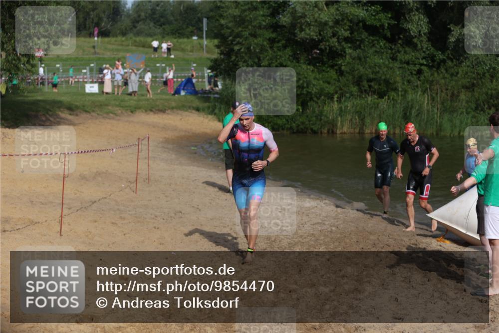 21.06.2026 - 29. Vierlanden-Triathlon Andreas Tolksdorf http://msf.ph/oto/9854470 21.06.2026 08:48:26 Schwimmen 75, 80, 119, 186, 198 meine-sportfotos.de