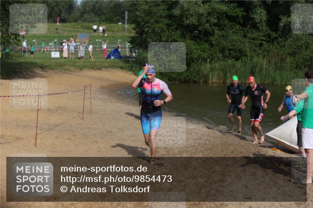 21.06.2026 - 29. Vierlanden-Triathlon Andreas Tolksdorf http://msf.ph/oto/9854473 21.06.2026 08:48:26 Schwimmen 75, 80, 119, 186, 198 meine-sportfotos.de