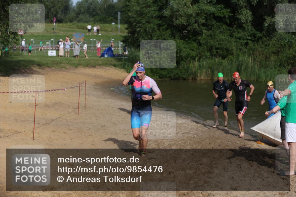 21.06.2026 - 29. Vierlanden-Triathlon Andreas Tolksdorf http://msf.ph/oto/9854476 21.06.2026 08:48:27 Schwimmen 75, 80, 119, 186, 198 meine-sportfotos.de