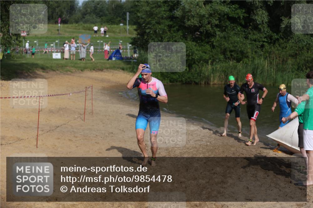 21.06.2026 - 29. Vierlanden-Triathlon Andreas Tolksdorf http://msf.ph/oto/9854478 21.06.2026 08:48:27 Schwimmen 75, 80, 119, 186, 198 meine-sportfotos.de