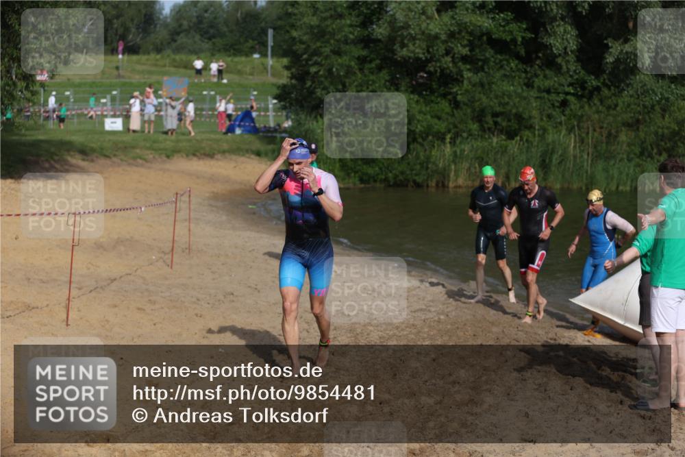 21.06.2026 - 29. Vierlanden-Triathlon Andreas Tolksdorf http://msf.ph/oto/9854481 21.06.2026 08:48:27 Schwimmen 75, 80, 119, 186, 198 meine-sportfotos.de