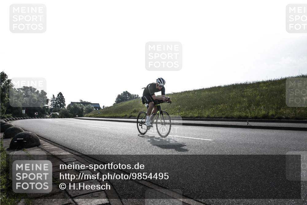 21.06.2026 - 29. Vierlanden-Triathlon H.Heesch http://msf.ph/oto/9854495 21.06.2026 08:59:03 Radfahren 83, 86, 130 meine-sportfotos.de