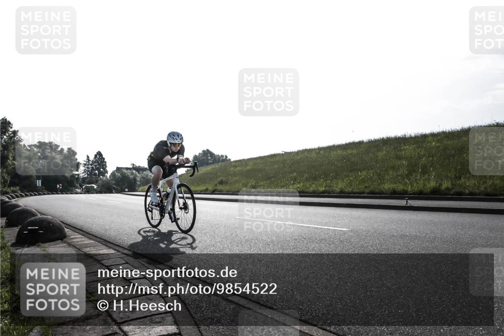 21.06.2026 - 29. Vierlanden-Triathlon H.Heesch http://msf.ph/oto/9854522 21.06.2026 09:01:31 Radfahren 80, 101 meine-sportfotos.de