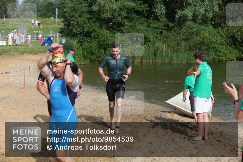 21.06.2026 - 29. Vierlanden-Triathlon Andreas Tolksdorf http://msf.ph/oto/9854539 21.06.2026 08:48:31 Schwimmen 75, 80, 119, 186, 198 meine-sportfotos.de
