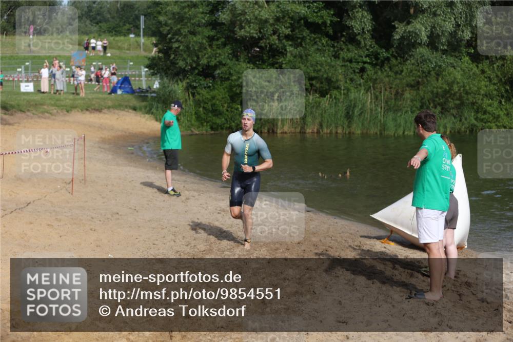 21.06.2026 - 29. Vierlanden-Triathlon Andreas Tolksdorf http://msf.ph/oto/9854551 21.06.2026 08:48:44 Schwimmen 59, 92 meine-sportfotos.de