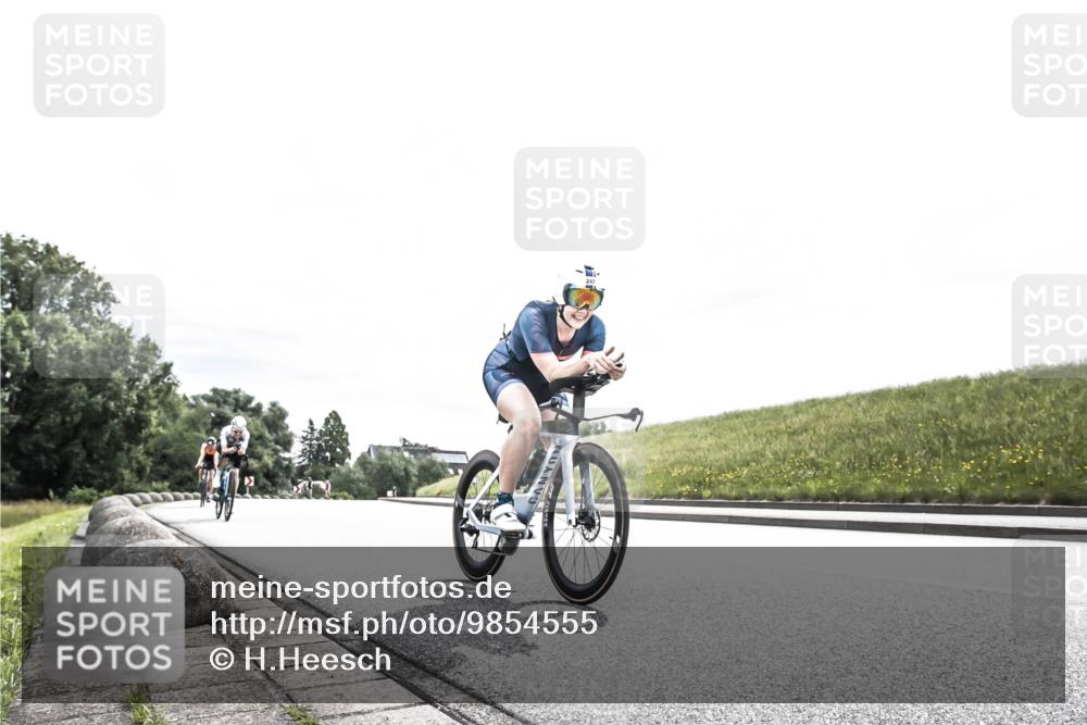 21.06.2026 - 29. Vierlanden-Triathlon H.Heesch http://msf.ph/oto/9854555 21.06.2026 10:29:10 Radfahren 16, 244, 247, 494, 603 meine-sportfotos.de