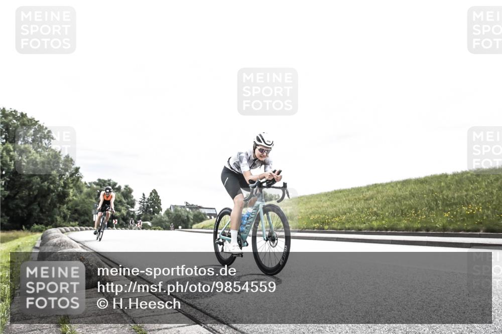21.06.2026 - 29. Vierlanden-Triathlon H.Heesch http://msf.ph/oto/9854559 21.06.2026 10:29:11 Radfahren 16, 244, 247, 603 meine-sportfotos.de