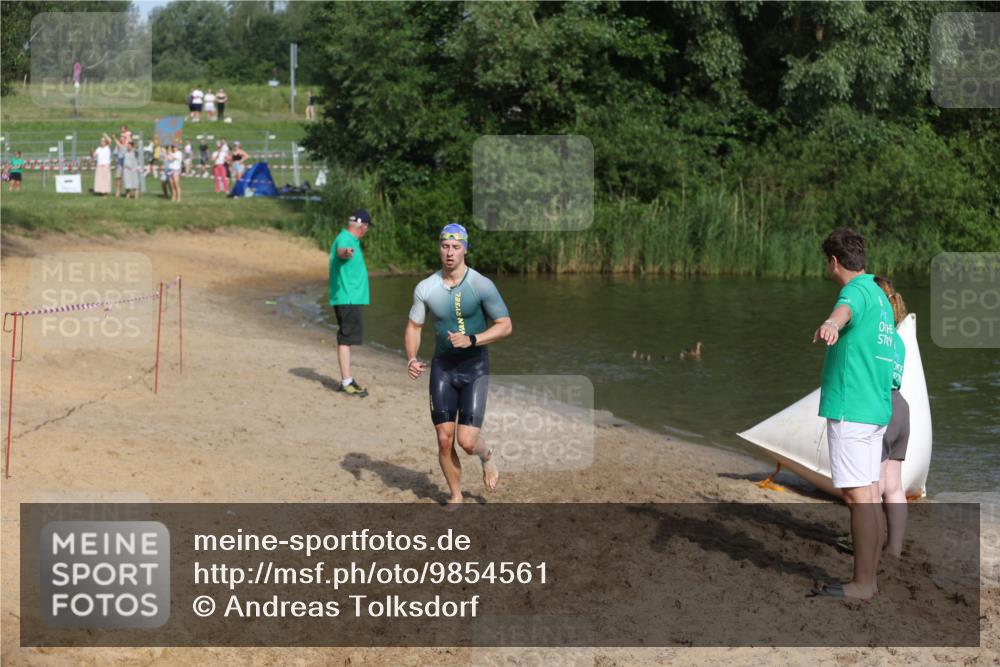 21.06.2026 - 29. Vierlanden-Triathlon Andreas Tolksdorf http://msf.ph/oto/9854561 21.06.2026 08:48:44 Schwimmen 59, 92 meine-sportfotos.de