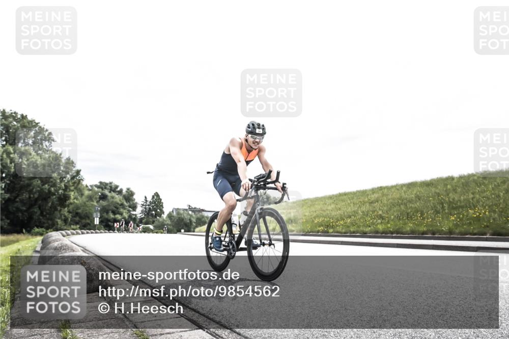 21.06.2026 - 29. Vierlanden-Triathlon H.Heesch http://msf.ph/oto/9854562 21.06.2026 10:29:12 Radfahren 16, 244, 247, 603 meine-sportfotos.de