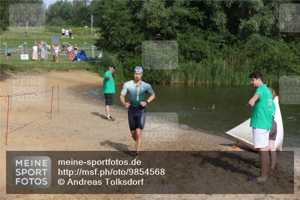 21.06.2026 - 29. Vierlanden-Triathlon Andreas Tolksdorf http://msf.ph/oto/9854568 21.06.2026 08:48:44 Schwimmen 59, 92 meine-sportfotos.de