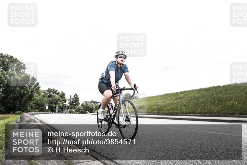 21.06.2026 - 29. Vierlanden-Triathlon H.Heesch http://msf.ph/oto/9854571 21.06.2026 10:29:24 Radfahren 35, 176, 326, 533 meine-sportfotos.de
