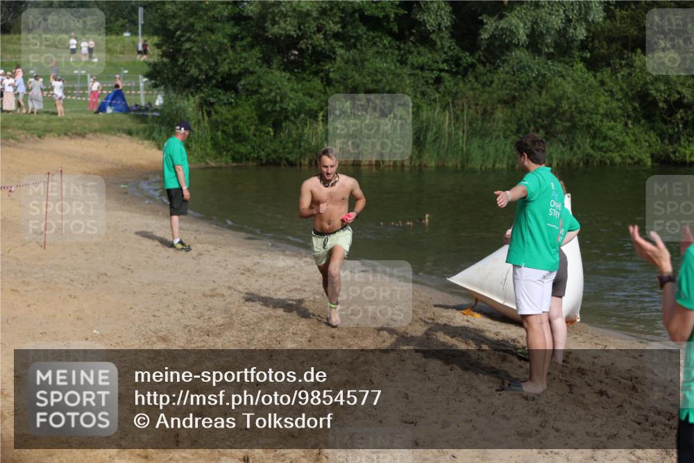 21.06.2026 - 29. Vierlanden-Triathlon Andreas Tolksdorf http://msf.ph/oto/9854577 21.06.2026 08:48:49 Schwimmen 59, 92 meine-sportfotos.de