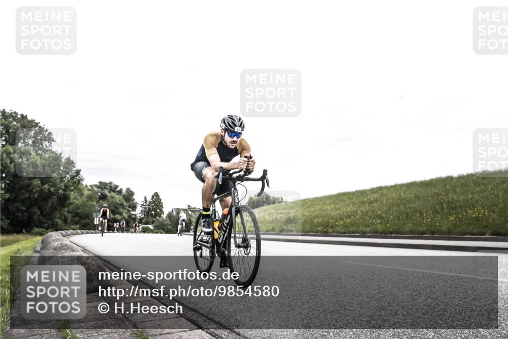 21.06.2026 - 29. Vierlanden-Triathlon H.Heesch http://msf.ph/oto/9854580 21.06.2026 10:29:32 Radfahren 15, 516, 519, 581 meine-sportfotos.de