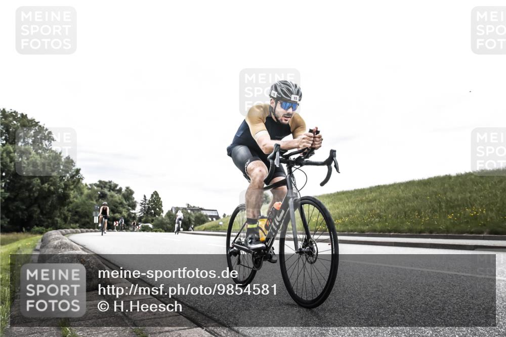 21.06.2026 - 29. Vierlanden-Triathlon H.Heesch http://msf.ph/oto/9854581 21.06.2026 10:29:32 Radfahren 15, 516, 519, 581 meine-sportfotos.de
