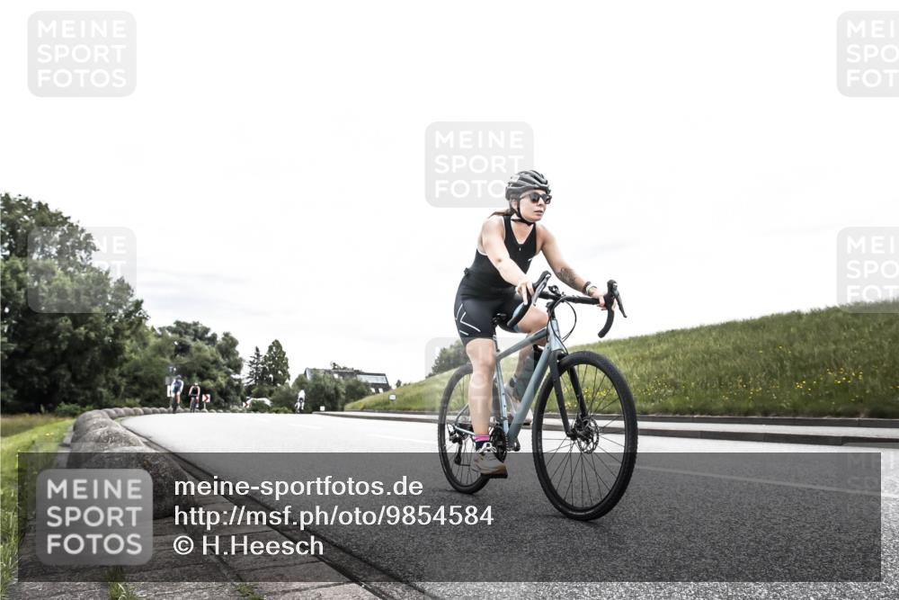 21.06.2026 - 29. Vierlanden-Triathlon H.Heesch http://msf.ph/oto/9854584 21.06.2026 10:29:35 Radfahren 15, 516, 524 meine-sportfotos.de