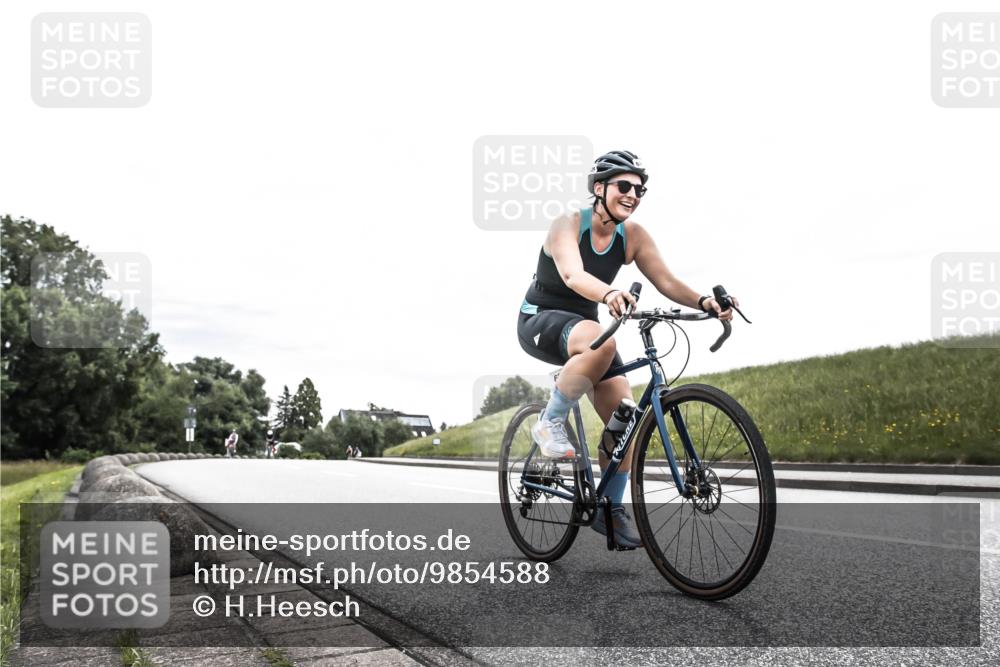 21.06.2026 - 29. Vierlanden-Triathlon H.Heesch http://msf.ph/oto/9854588 21.06.2026 10:29:40 Radfahren 14, 524, 605 meine-sportfotos.de