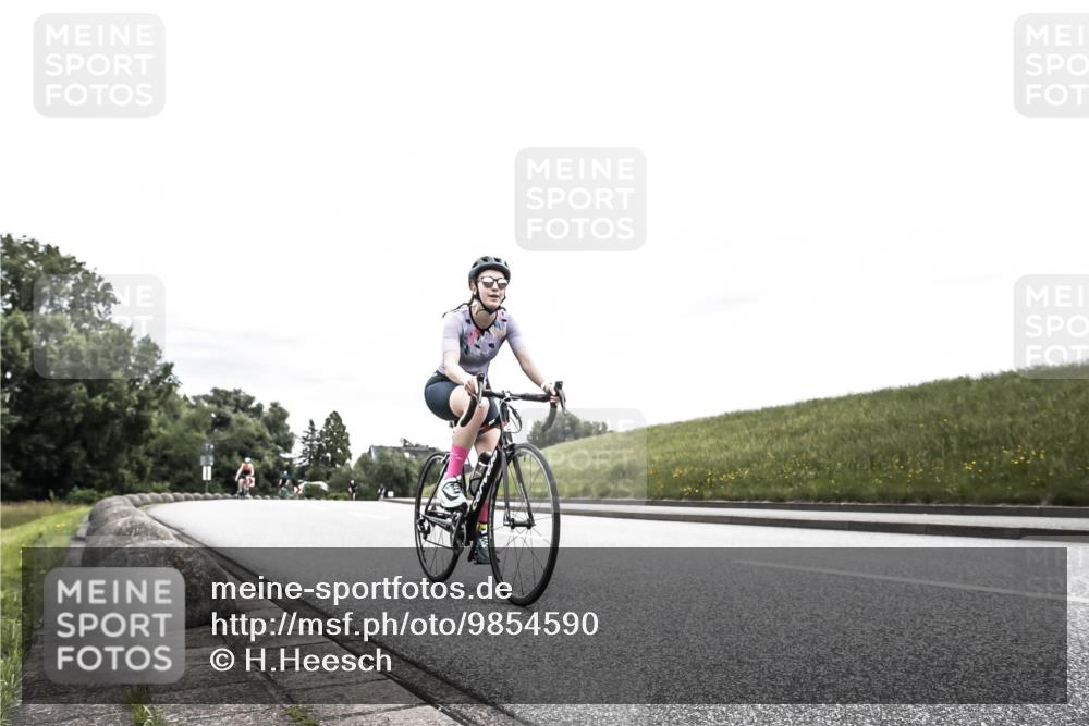 21.06.2026 - 29. Vierlanden-Triathlon H.Heesch http://msf.ph/oto/9854590 21.06.2026 10:29:46 Radfahren 14, 518, 557 meine-sportfotos.de