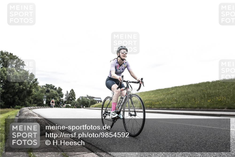 21.06.2026 - 29. Vierlanden-Triathlon H.Heesch http://msf.ph/oto/9854592 21.06.2026 10:29:46 Radfahren 14, 518, 557 meine-sportfotos.de