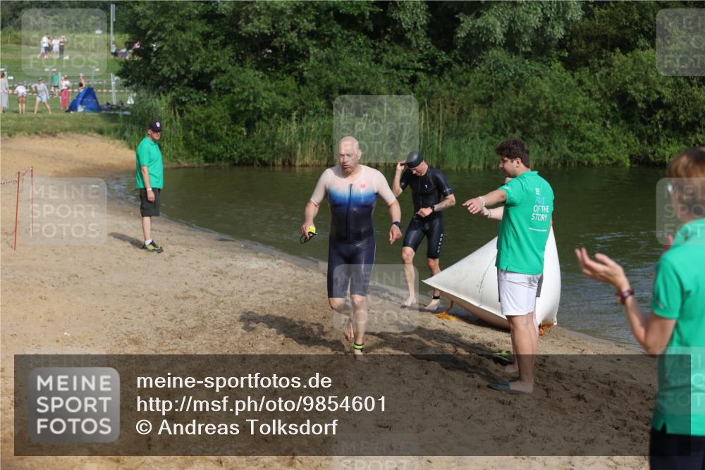 21.06.2026 - 29. Vierlanden-Triathlon Andreas Tolksdorf http://msf.ph/oto/9854601 21.06.2026 08:49:07 Schwimmen 86, 199 meine-sportfotos.de