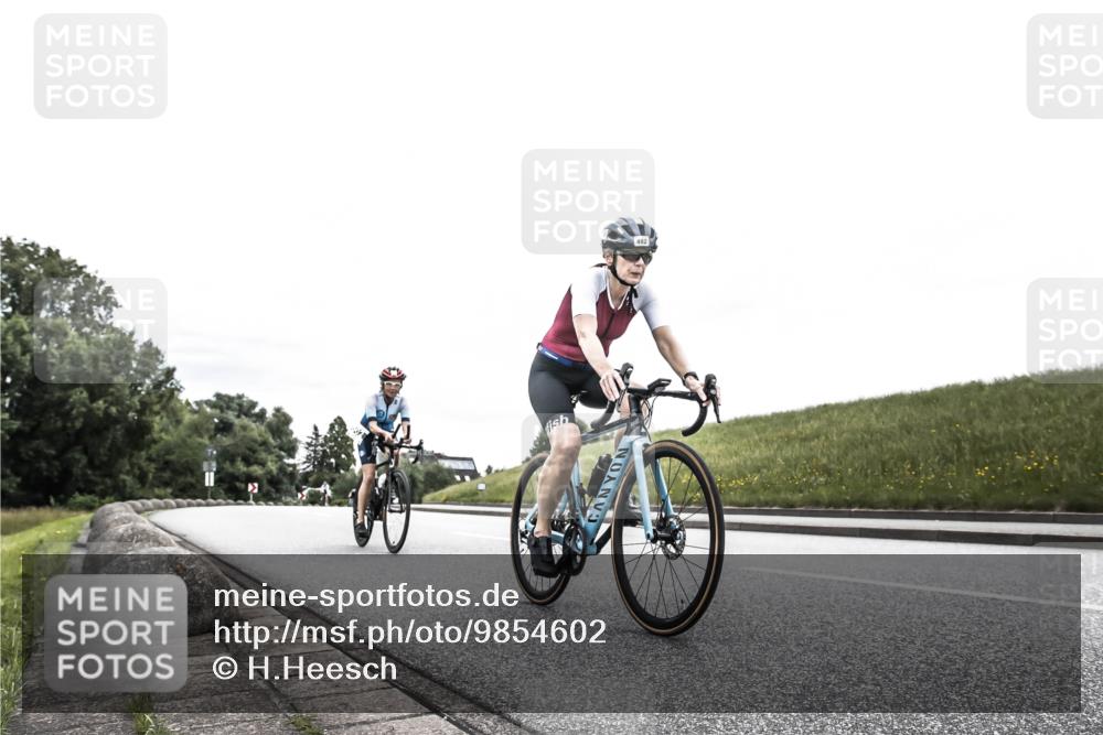21.06.2026 - 29. Vierlanden-Triathlon H.Heesch http://msf.ph/oto/9854602 21.06.2026 10:29:59 Radfahren 2, 22, 56, 72, 492, 502 meine-sportfotos.de