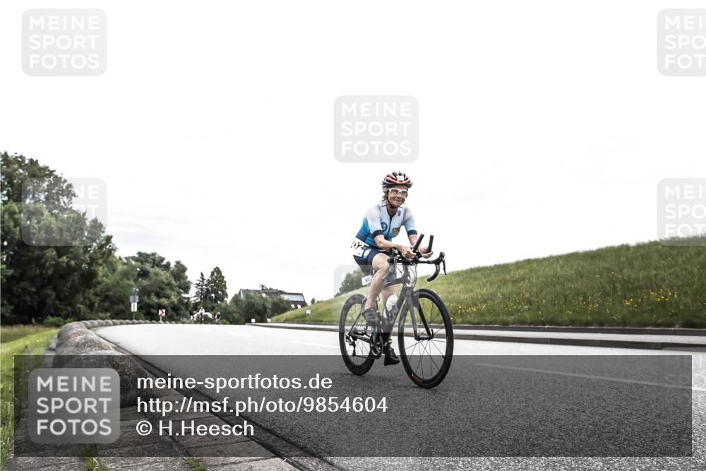 21.06.2026 - 29. Vierlanden-Triathlon H.Heesch http://msf.ph/oto/9854604 21.06.2026 10:29:59 Radfahren 2, 22, 56, 72, 492, 502 meine-sportfotos.de