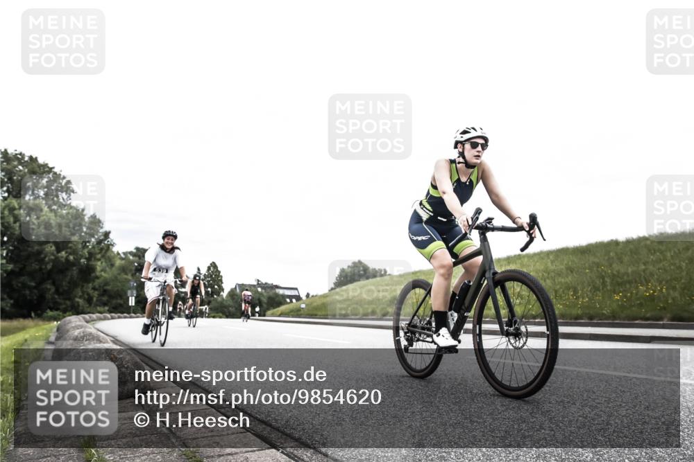 21.06.2026 - 29. Vierlanden-Triathlon H.Heesch http://msf.ph/oto/9854620 21.06.2026 10:30:16 Radfahren 300, 539, 546, 568 meine-sportfotos.de
