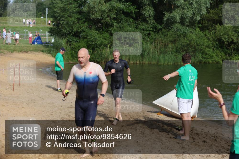 21.06.2026 - 29. Vierlanden-Triathlon Andreas Tolksdorf http://msf.ph/oto/9854626 21.06.2026 08:49:08 Schwimmen 54, 86, 199 meine-sportfotos.de