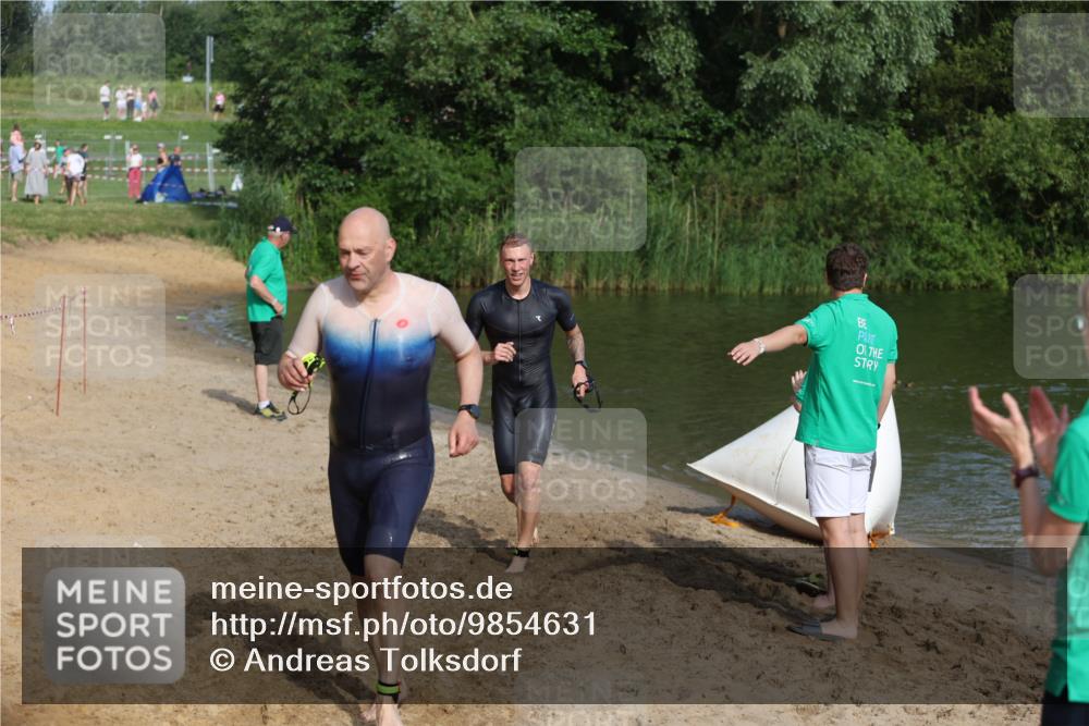 21.06.2026 - 29. Vierlanden-Triathlon Andreas Tolksdorf http://msf.ph/oto/9854631 21.06.2026 08:49:09 Schwimmen 54, 86, 199 meine-sportfotos.de