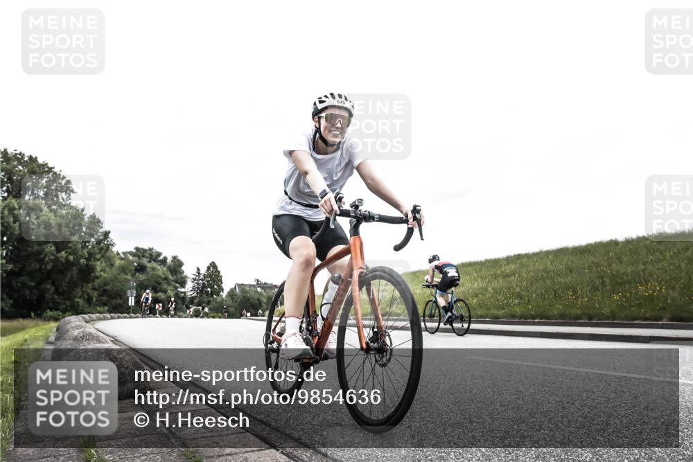 21.06.2026 - 29. Vierlanden-Triathlon H.Heesch http://msf.ph/oto/9854636 21.06.2026 10:30:38 Radfahren 158, 307, 579 meine-sportfotos.de