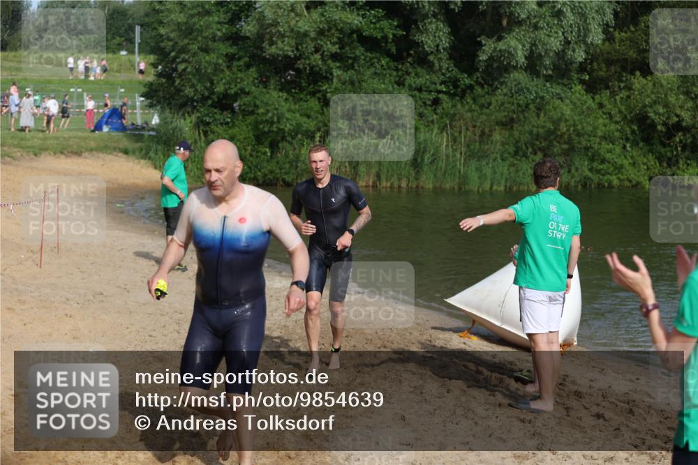21.06.2026 - 29. Vierlanden-Triathlon Andreas Tolksdorf http://msf.ph/oto/9854639 21.06.2026 08:49:09 Schwimmen 54, 86, 199 meine-sportfotos.de