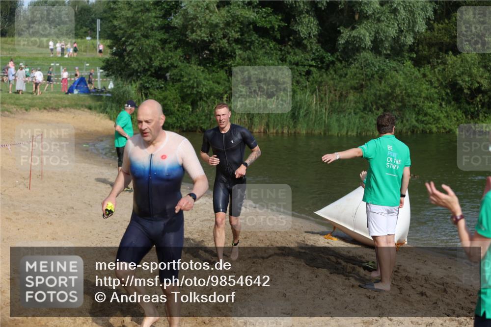 21.06.2026 - 29. Vierlanden-Triathlon Andreas Tolksdorf http://msf.ph/oto/9854642 21.06.2026 08:49:09 Schwimmen 54, 86, 199 meine-sportfotos.de