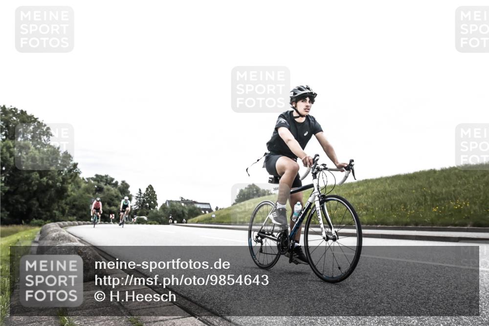 21.06.2026 - 29. Vierlanden-Triathlon H.Heesch http://msf.ph/oto/9854643 21.06.2026 10:30:46 Radfahren 174, 192, 314, 366, 512, 559 meine-sportfotos.de