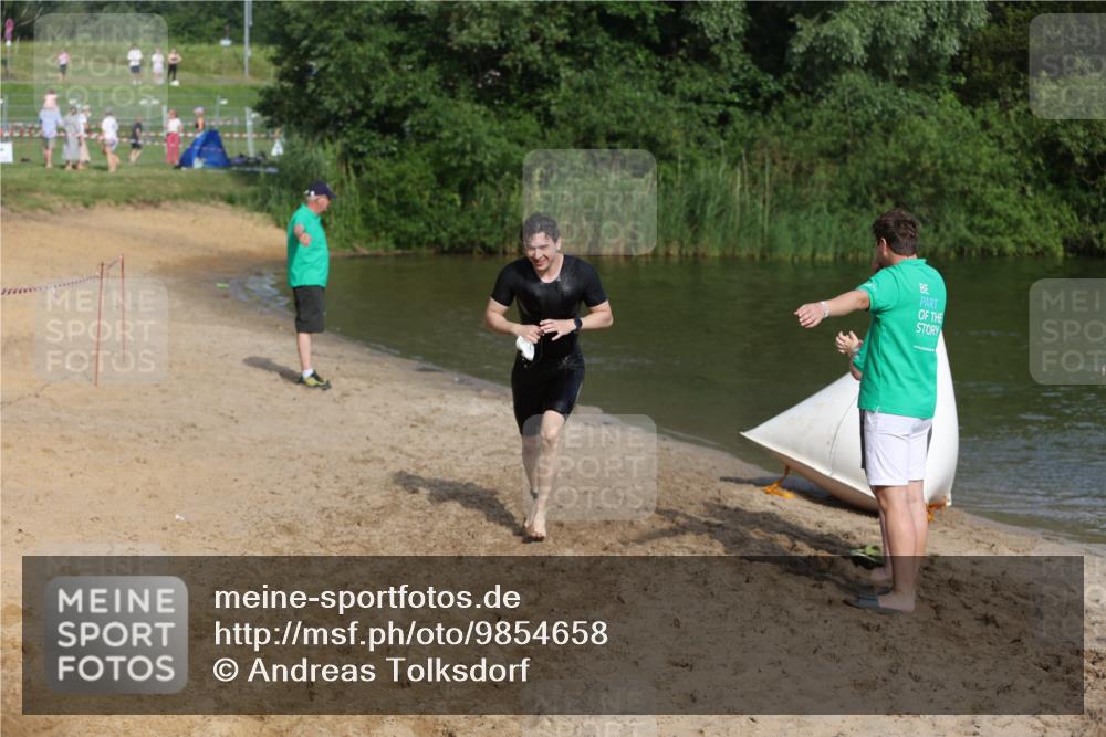 21.06.2026 - 29. Vierlanden-Triathlon Andreas Tolksdorf http://msf.ph/oto/9854658 21.06.2026 08:49:19 Schwimmen 54 meine-sportfotos.de