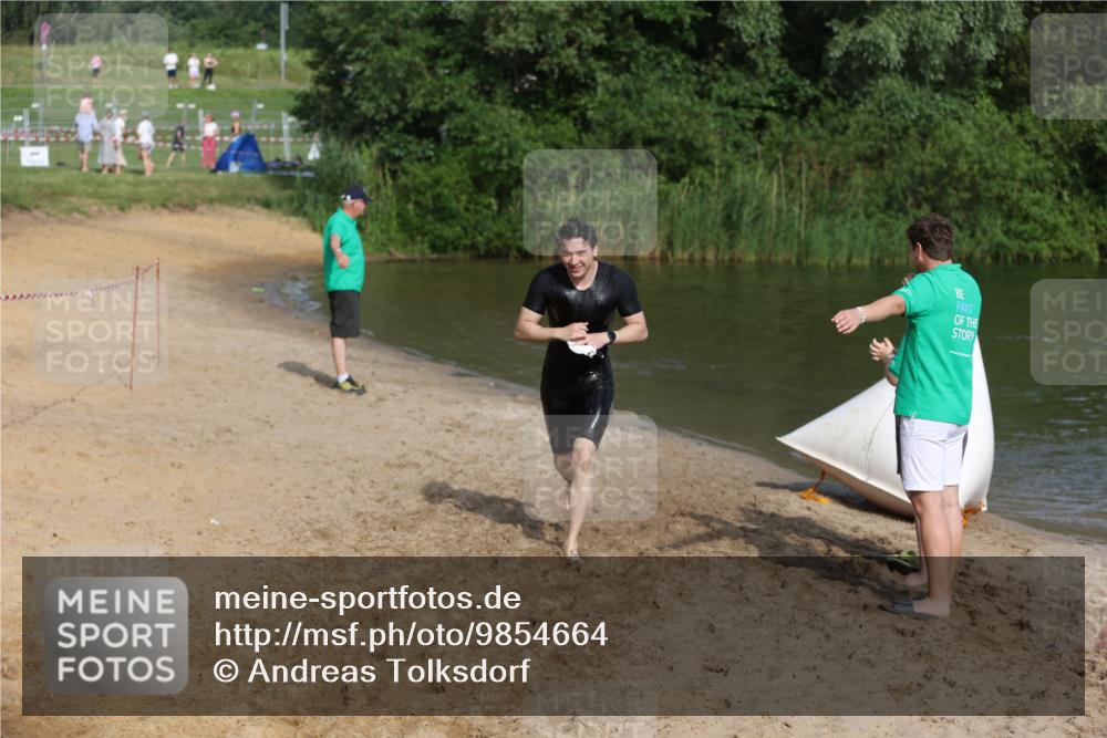 21.06.2026 - 29. Vierlanden-Triathlon Andreas Tolksdorf http://msf.ph/oto/9854664 21.06.2026 08:49:19 Schwimmen 54 meine-sportfotos.de