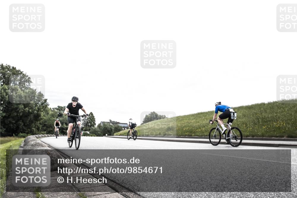21.06.2026 - 29. Vierlanden-Triathlon H.Heesch http://msf.ph/oto/9854671 21.06.2026 10:31:18 Radfahren 229, 265, 498, 612 meine-sportfotos.de