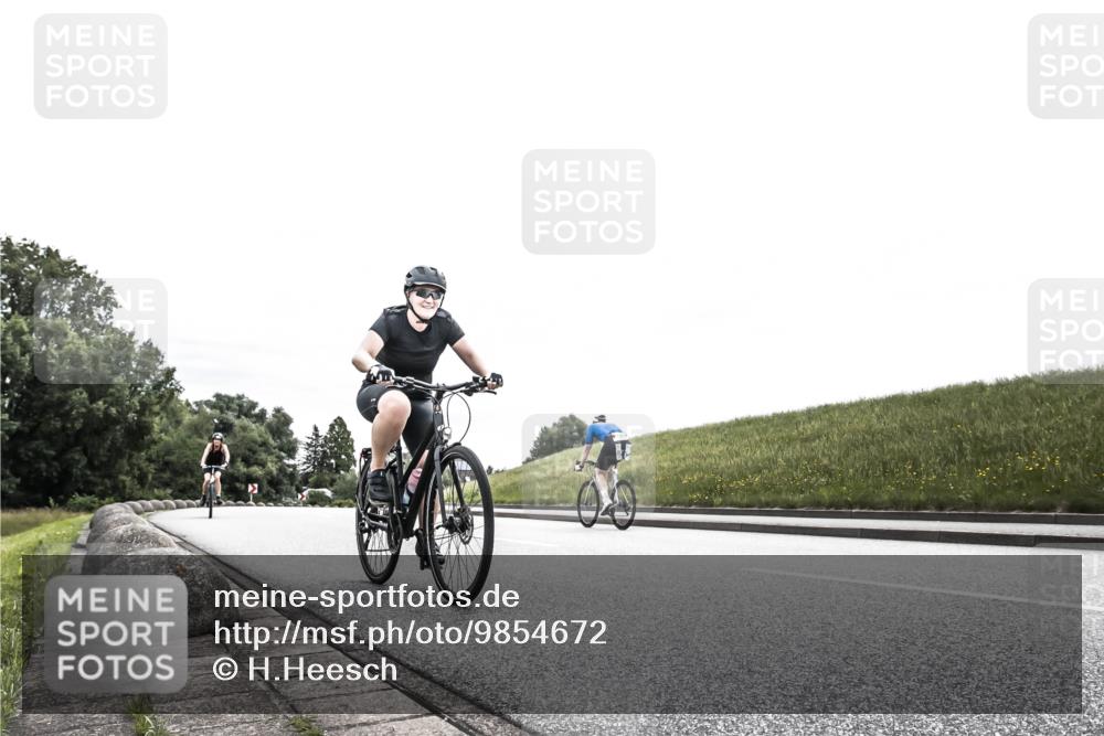 21.06.2026 - 29. Vierlanden-Triathlon H.Heesch http://msf.ph/oto/9854672 21.06.2026 10:31:18 Radfahren 229, 265, 498, 612 meine-sportfotos.de