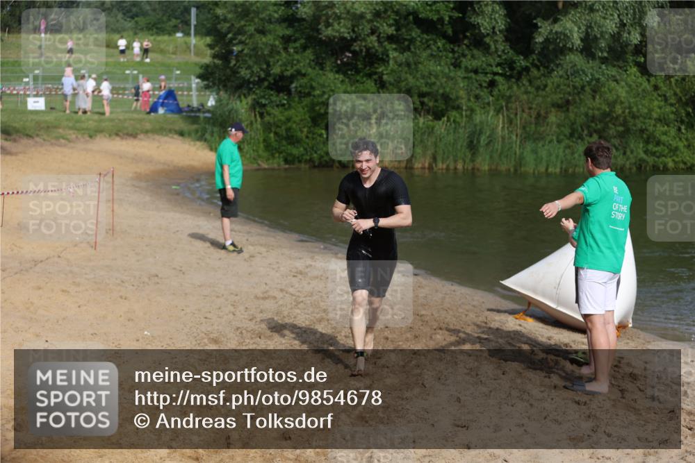 21.06.2026 - 29. Vierlanden-Triathlon Andreas Tolksdorf http://msf.ph/oto/9854678 21.06.2026 08:49:19 Schwimmen 54 meine-sportfotos.de