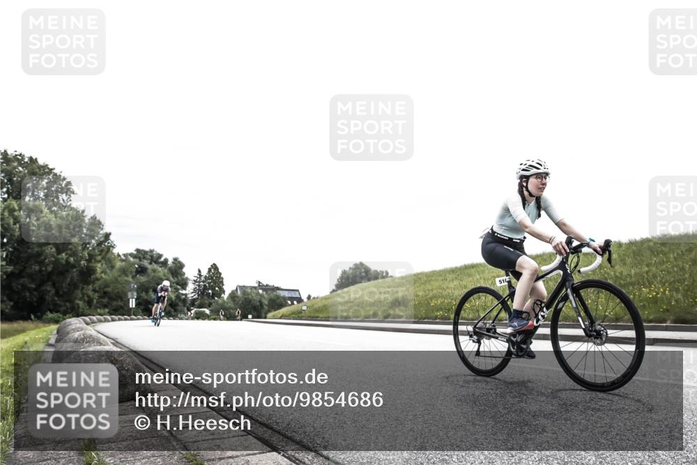 21.06.2026 - 29. Vierlanden-Triathlon H.Heesch http://msf.ph/oto/9854686 21.06.2026 10:31:35 Radfahren 145, 337, 489, 510 meine-sportfotos.de