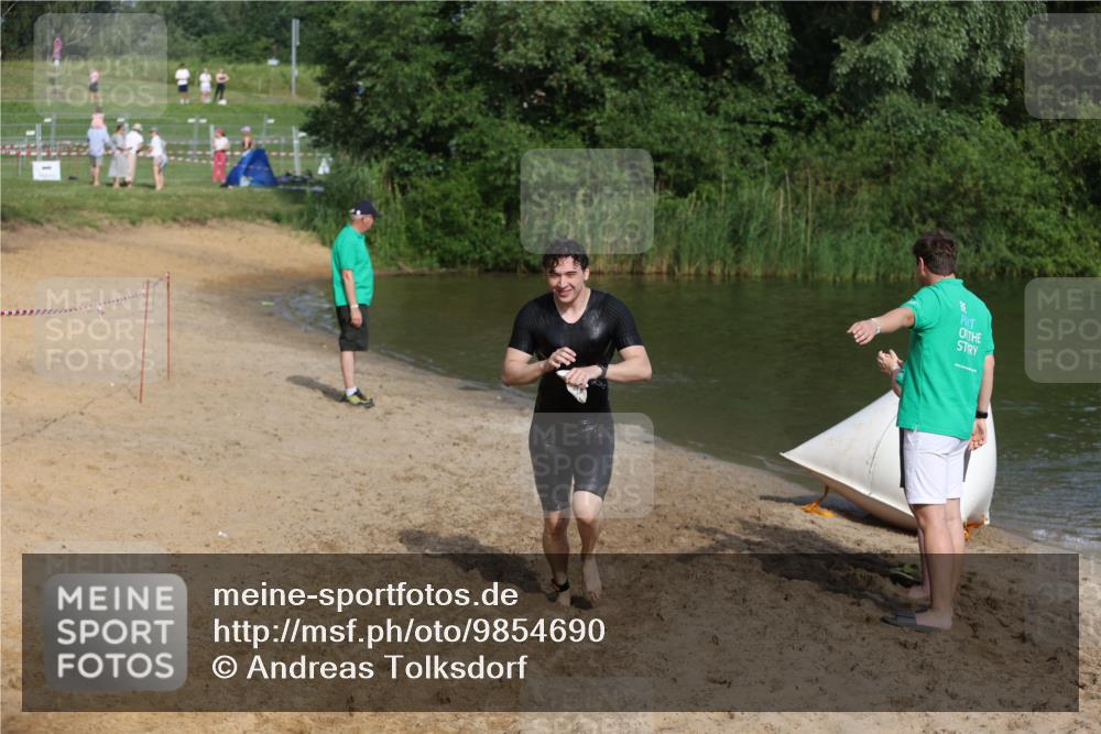 21.06.2026 - 29. Vierlanden-Triathlon Andreas Tolksdorf http://msf.ph/oto/9854690 21.06.2026 08:49:19 Schwimmen 54 meine-sportfotos.de