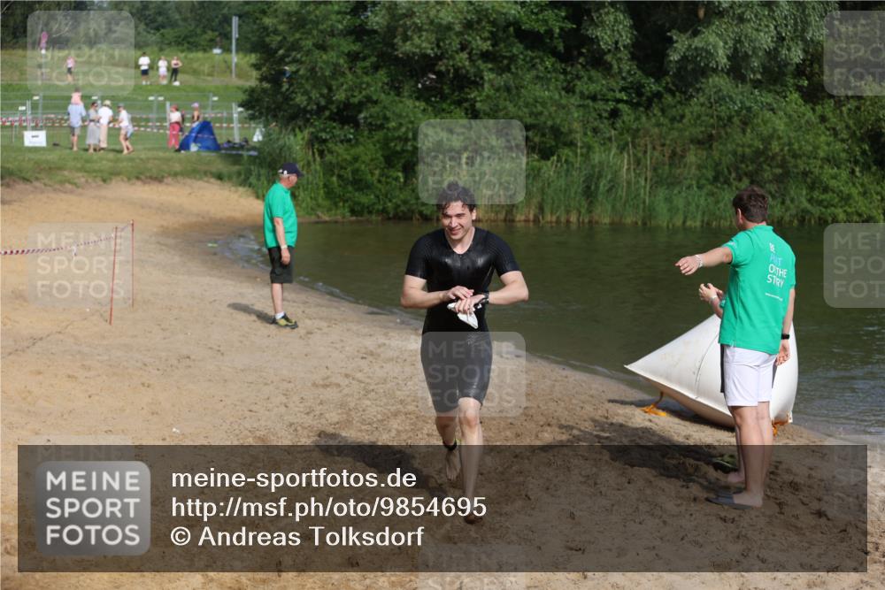 21.06.2026 - 29. Vierlanden-Triathlon Andreas Tolksdorf http://msf.ph/oto/9854695 21.06.2026 08:49:19 Schwimmen 54 meine-sportfotos.de