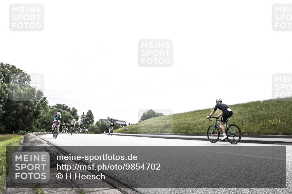 21.06.2026 - 29. Vierlanden-Triathlon H.Heesch http://msf.ph/oto/9854702 21.06.2026 10:31:57 Radfahren 52, 62, 137, 213, 332, 441 meine-sportfotos.de