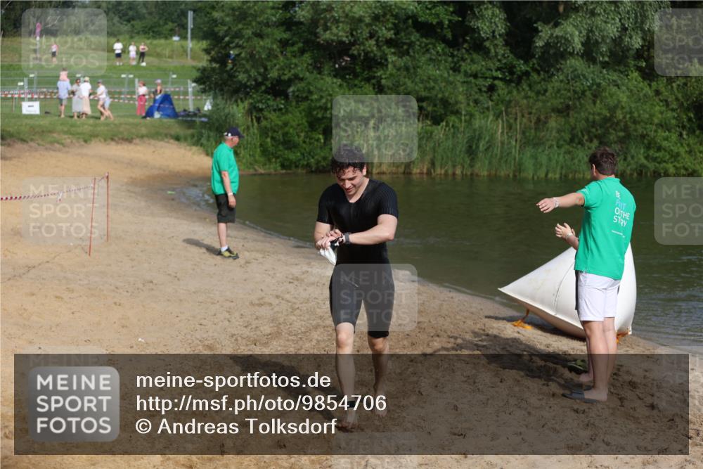 21.06.2026 - 29. Vierlanden-Triathlon Andreas Tolksdorf http://msf.ph/oto/9854706 21.06.2026 08:49:20 Schwimmen 54 meine-sportfotos.de