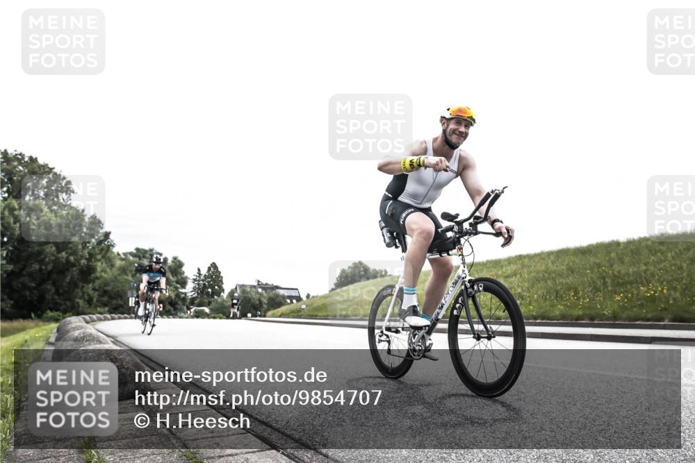 21.06.2026 - 29. Vierlanden-Triathlon H.Heesch http://msf.ph/oto/9854707 21.06.2026 10:32:00 Radfahren 52, 62, 137, 138, 213, 332 meine-sportfotos.de